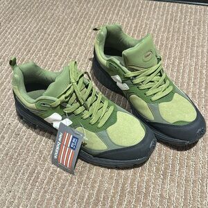 BNWT New Balance 2002r